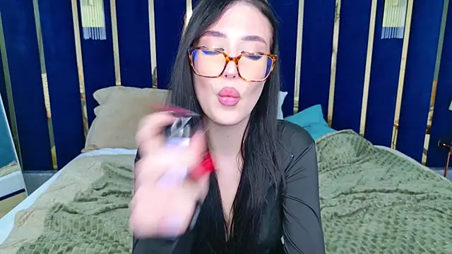 Snapshot of EmmaLawrens chatting on February 2025 08:42:01 PM EmmaLawrens online show from February 2025 08:42:01 PM