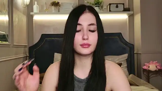 Snapshot of EmmaLawrens chatting on September 2025 04:09:05 PM EmmaLawrens online show from September 2025 04:09:05 PM