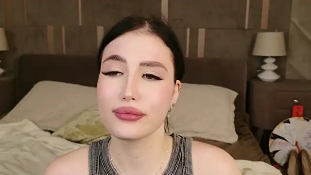 Snapshot of EmmaLawrens chatting on October 2025 03:49:01 AM EmmaLawrens online show from October 2025 03:49:01 AM