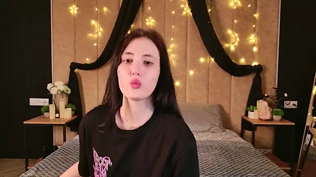 Snapshot of EmmaLawrens chatting on February 2026 08:53:01 PM EmmaLawrens online show from February 2026 08:53:01 PM