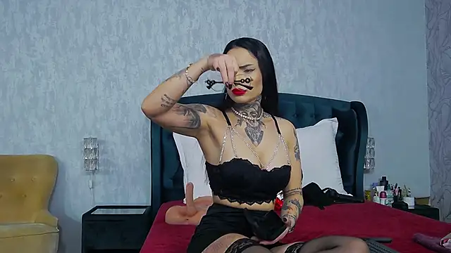 Snapshot of NataliaCristal chatting on December 2025 05:48:01 AM NataliaCristal online show from December 2025 05:48:01 AM