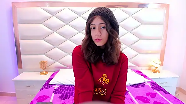 Snapshot of MiaQueen021 chatting on February 2025 12:28:01 PM MiaQueen021 online show from February 2025 12:28:01 PM