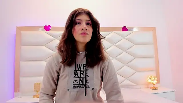 Snapshot of MiaQueen021 chatting on February 2025 12:36:01 PM MiaQueen021 online show from February 2025 12:36:01 PM