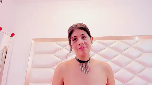 Snapshot of MiaQueen021 chatting on March 2025 03:29:02 PM MiaQueen021 online show from March 2025 03:29:02 PM