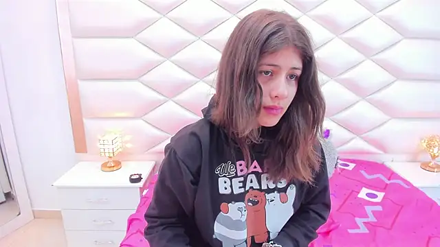 Snapshot of MiaQueen021 chatting on March 2025 12:29:01 PM MiaQueen021 online show from March 2025 12:29:01 PM