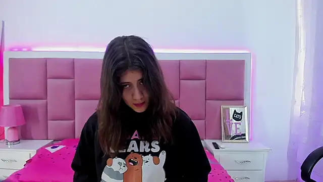 Snapshot of MiaQueen021 chatting on March 2025 08:09:01 PM MiaQueen021 online show from March 2025 08:09:01 PM