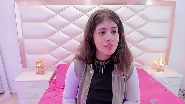 Snapshot of MiaQueen021 chatting on March 2025 01:15:01 PM MiaQueen021 online show from March 2025 01:15:01 PM