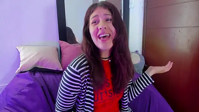 Snapshot of MiaQueen021 chatting on September 2025 02:40:01 PM MiaQueen021 online show from September 2025 02:40:01 PM