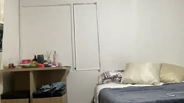 LunaBeya online show from October 2025 12:28:01 PM