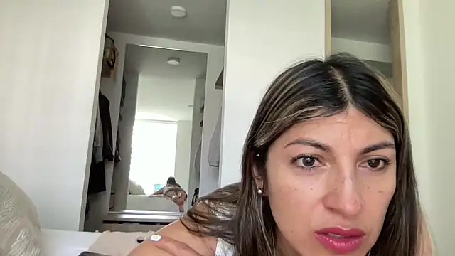 Snapshot of LunaBeya chatting on May 2026 01:06:02 PM LunaBeya online show from May 2026 01:06:02 PM