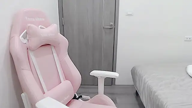 Snapshot of minnie9009 chatting on October 2025 04:19:02 PM minnie9009 online show from October 2025 04:19:02 PM