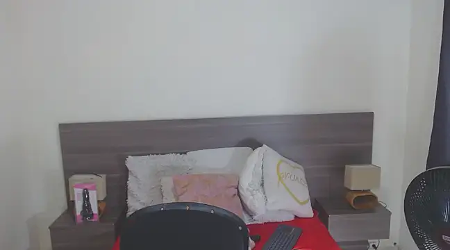 RAICHELLCOOPER1 online show from March 2025 10:28:01 PM