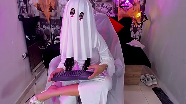 Lil ceyy online show from October 2025 08:20:01 PM