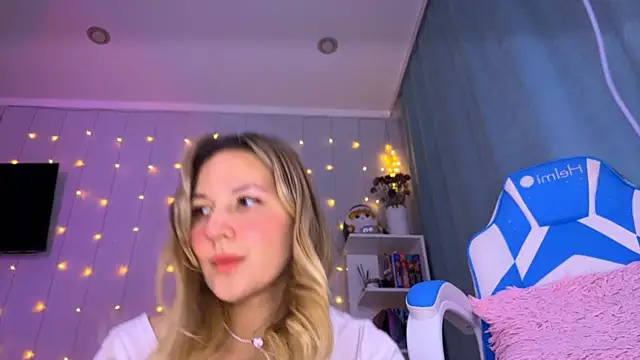 Mercedes Robinson online show from September 2025 04:29:02 PM