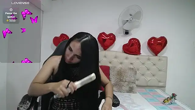 Snapshot of Maylin_horny19 chatting on October 2025 02:32:01 AM Maylin horny19 online show from October 2025 02:32:01 AM