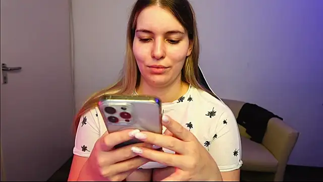 Snapshot of ShyHotNerd chatting on October 2025 12:20:02 AM ShyHotNerd online show from October 2025 12:20:02 AM