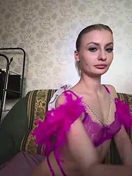 Snapshot of BeatriceXCute chatting on November 2025 10:52:01 PM BeatriceXCute online show from November 2025 10:52:01 PM