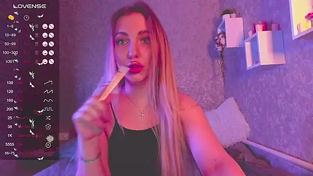 Snapshot of Mika_Rayy chatting on January 2025 09:09:01 PM Mika Rayy online show from January 2025 09:09:01 PM