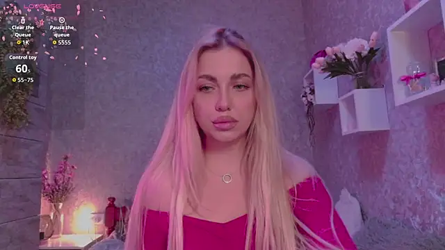 Snapshot of Mika_Rayy chatting on October 2025 06:18:02 PM Mika Rayy online show from October 2025 06:18:02 PM