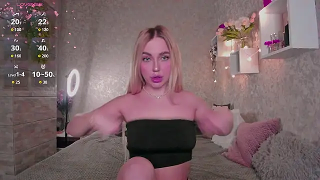 Snapshot of Mika_Rayy chatting on November 2025 10:37:01 PM Mika Rayy online show from November 2025 10:37:01 PM