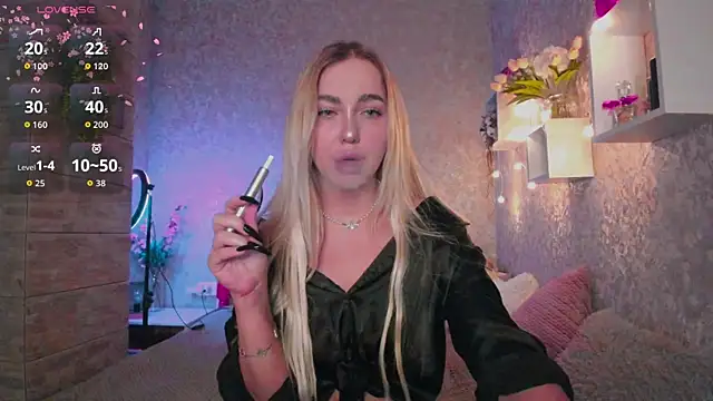 Snapshot of Mika_Rayy chatting on November 2025 04:22:01 AM Mika Rayy online show from November 2025 04:22:01 AM