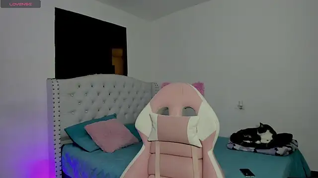 Snapshot of Alana_ponsee chatting on December 2025 04:07:02 AM Alana ponsee online show from December 2025 04:07:02 AM