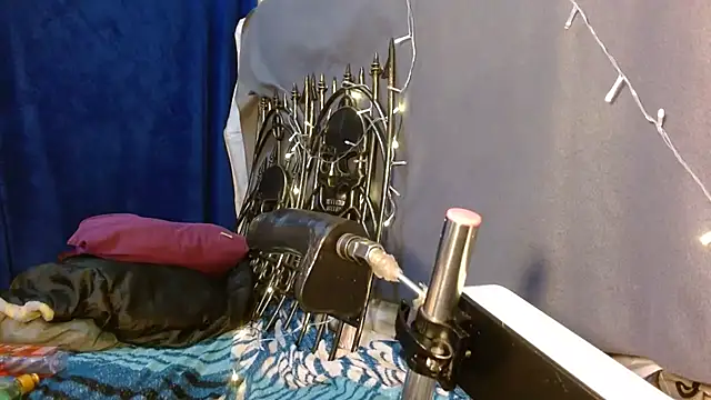 kattislut77 online show from November 2025 06:52:01 PM