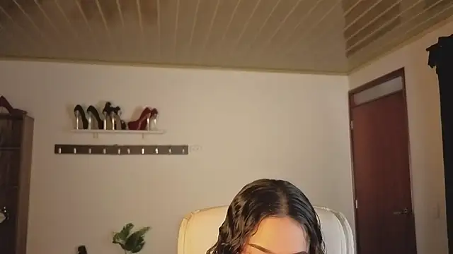 Renaxi Smith online show from December 2025 07:56:02 PM