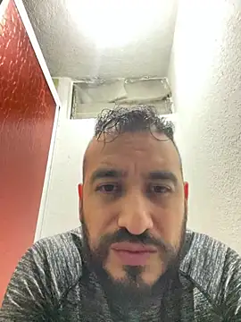 Snapshot of leonardohot1987 chatting on January 2025 03:34:01 AM leonardohot1987 online show from January 2025 03:34:01 AM