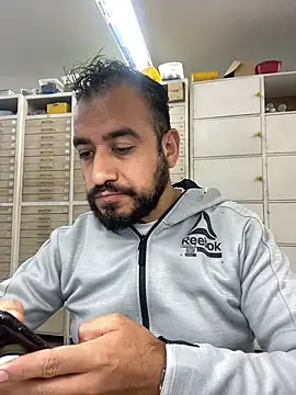 leonardohot1987 online show from April 2026 05:46:01 PM