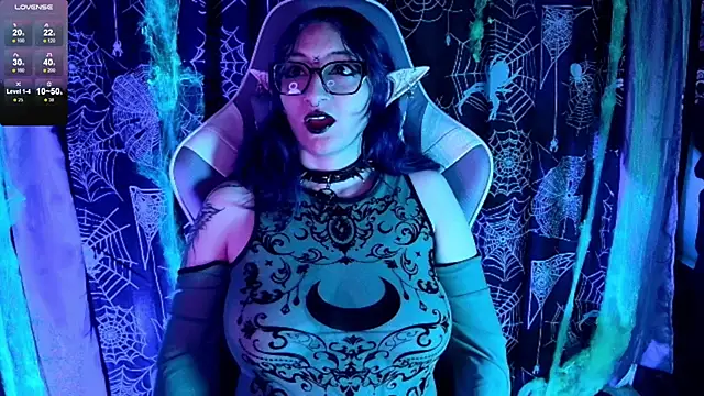 Kimlennox  online show from October 2025 01:29:01 PM