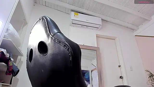 Snapshot of renatarussel chatting on January 2025 07:01:02 PM renatarussel online show from January 2025 07:01:02 PM