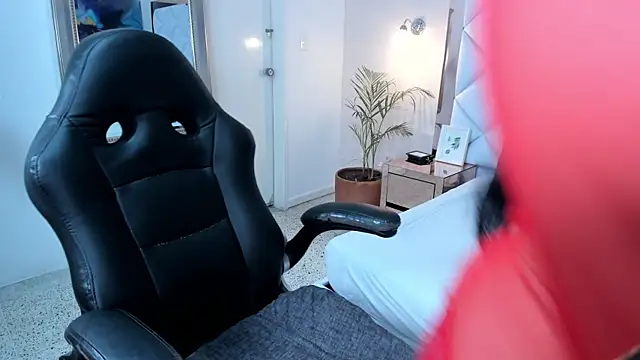 Snapshot of renatarussel chatting on March 2025 05:35:02 PM renatarussel online show from March 2025 05:35:02 PM