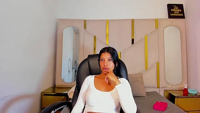 Salmaportman69 online show from April 2026 09:09:02 PM