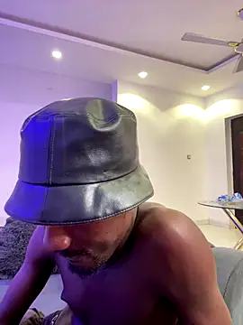 Snapshot of MylesBbc23 chatting on November 2025 08:37:02 AM MylesBbc23 online show from November 2025 08:37:02 AM