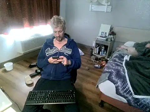 Snapshot of AQuickPhyx chatting on February 2025 04:36:02 PM AQuickPhyx online show from February 2025 04:36:02 PM