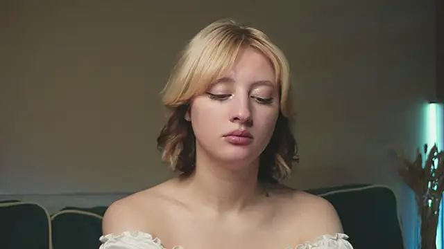 milasmiu online show from February 2025 09:15:01 PM