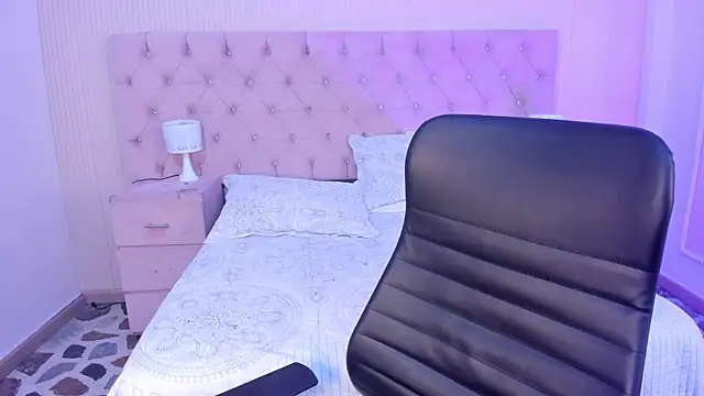 BellaaStorm online show from November 2025 08:42:01 PM