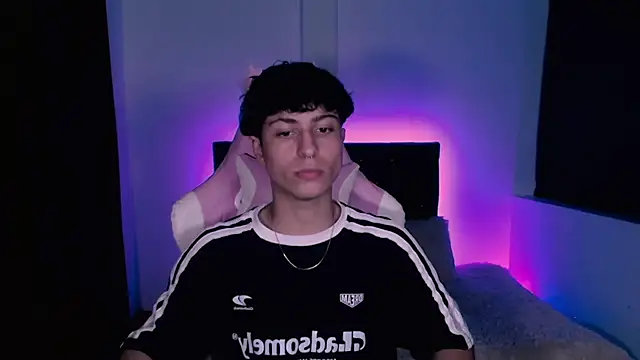 Snapshot of Evan_Hunter chatting on January 2025 12:29:01 AM Evan Hunter online show from January 2025 12:29:01 AM