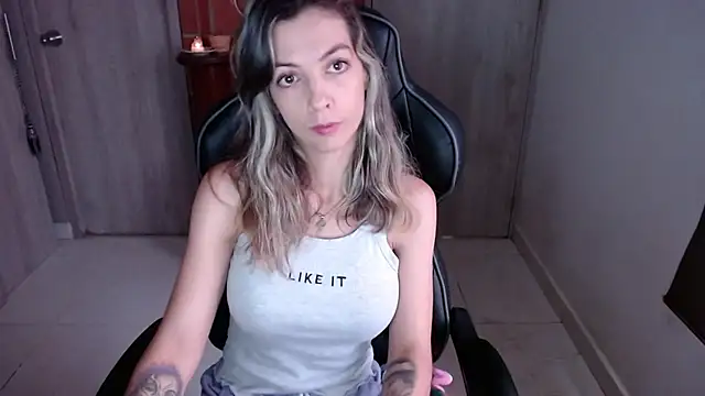 Princezzlove3 online show from February 2025 12:33:01 PM