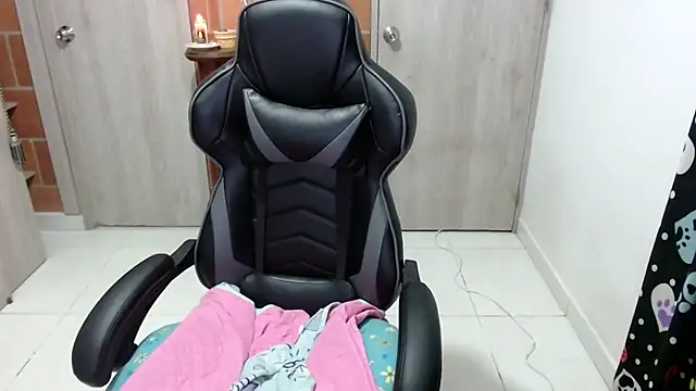 Princezzlove3 online show from February 2025 12:00:02 AM