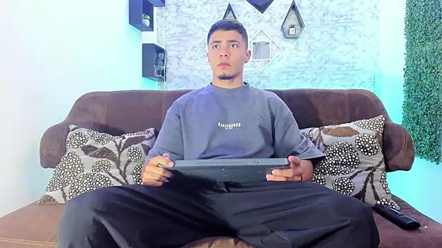 Thomass conor online show from November 2025 03:44:01 PM