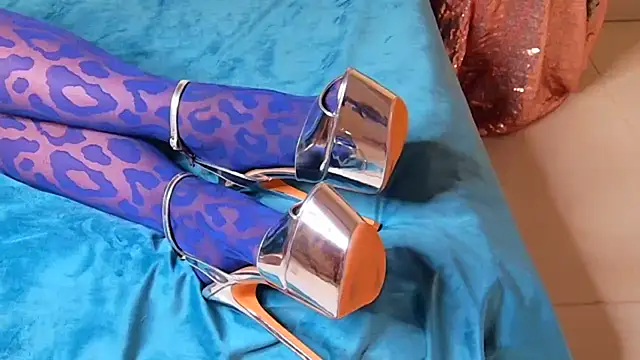 Snapshot of --SUNNY-- chatting on November 2025 06:57:01 AM --SUNNY-- online show from November 2025 06:57:01 AM