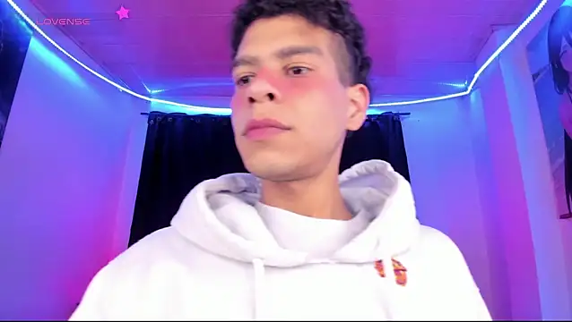 Snapshot of Ethan_Boyy chatting on June 2026 01:10:01 PM Ethan Boyy online show from June 2026 01:10:01 PM
