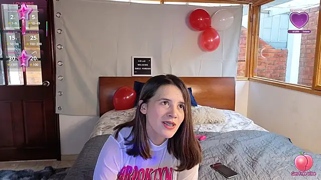 Snapshot of SexLaura_ chatting on January 2025 05:51:01 PM SexLaura online show from January 2025 05:51:01 PM