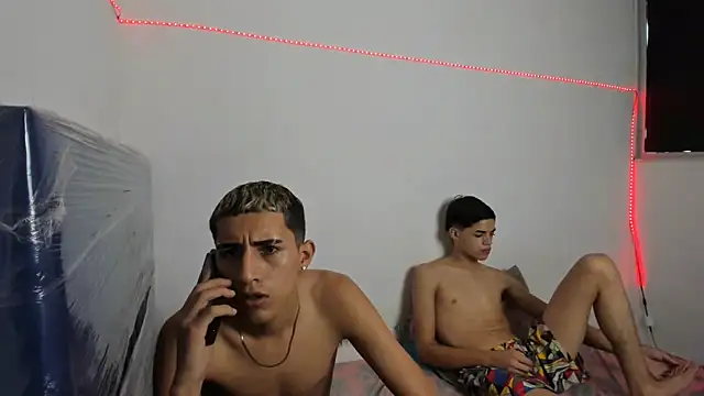 Snapshot of Latinos_2001 chatting on February 2025 01:30:02 PM Latinos 2001 online show from February 2025 01:30:02 PM