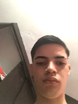 Snapshot of Latinos_2001 chatting on November 2025 01:56:02 PM Latinos 2001 online show from November 2025 01:56:02 PM