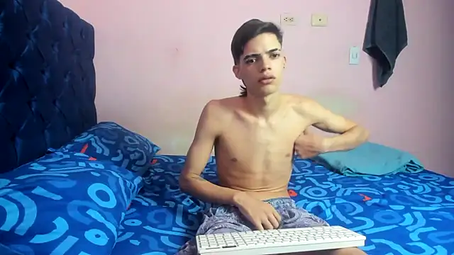 Snapshot of Latinos_2001 chatting on February 2026 04:36:01 PM Latinos 2001 online show from February 2026 04:36:01 PM