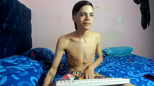 Snapshot of Latinos_2001 chatting on March 2026 11:50:02 AM Latinos 2001 online show from March 2026 11:50:02 AM