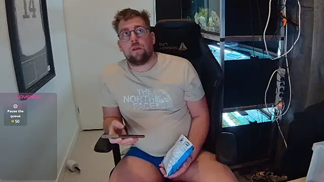 Snapshot of justinitt chatting on January 2025 09:04:02 PM justinitt online show from January 2025 09:04:02 PM